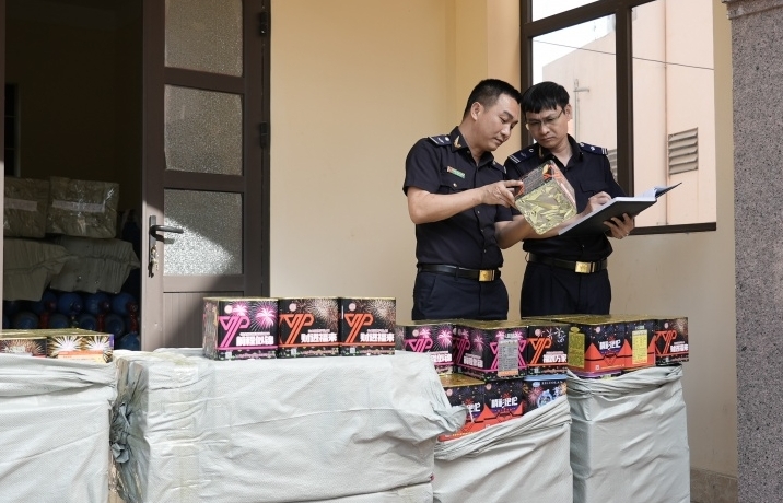 Customs strengthens fight against smuggling and illegal transportation of firecrackers