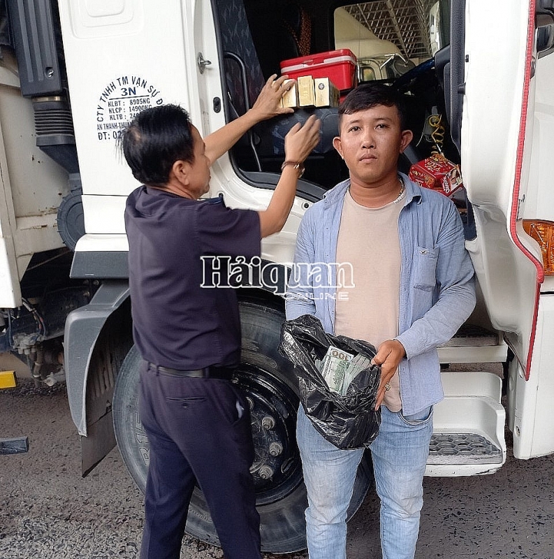 The arrest Huynh Mai Trung Tinh and foreign currency  