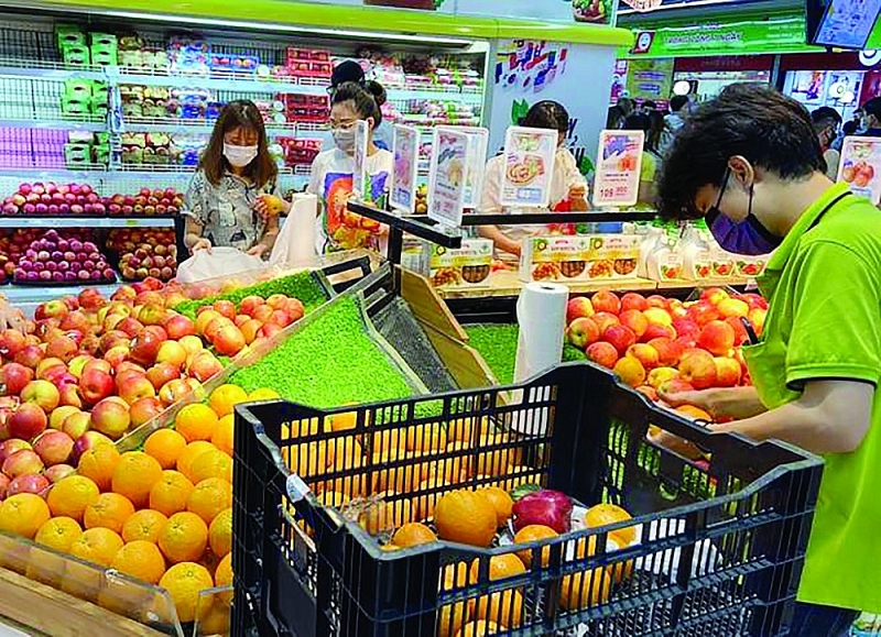 Boosting domestic consumption is a focal point to promote growth in 2024. Photo: S.T.