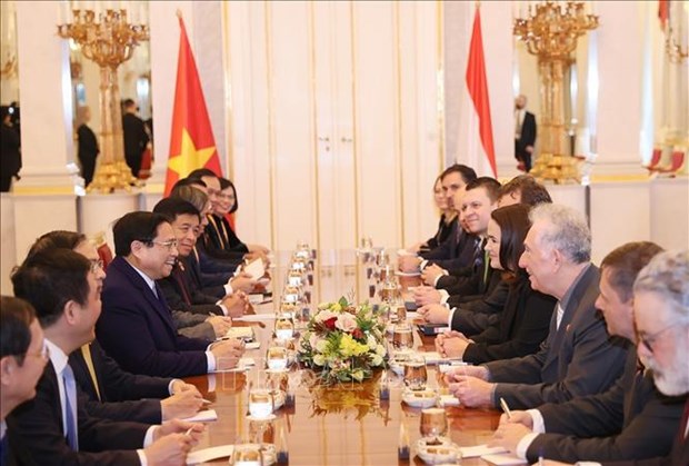 Prime Minister wraps up tour of Europe hinh anh 2