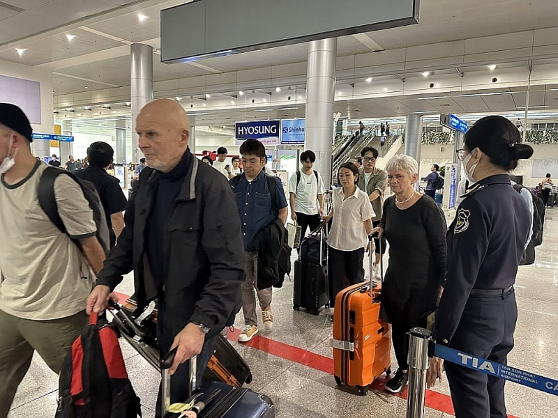 Passengers entering Tan Son Nhat airport began to increase in the last days of the year.  Photo: T.D