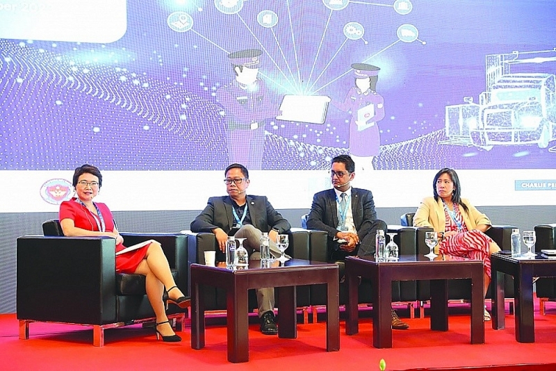 The author (far left) at the Green Customs Discussion Session at the WCO Technology Conference and Exhibition held in Hanoi from October 10 to 12, 2023