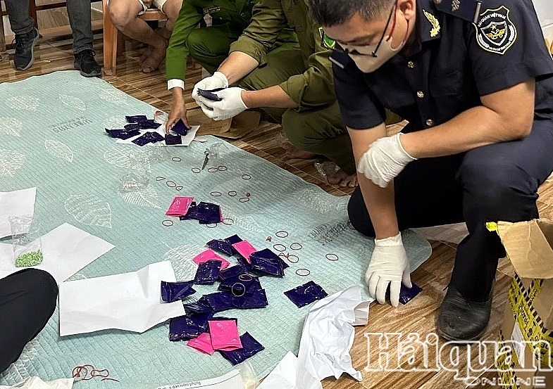 Quang Binh Customs coordinated to arrest the transport of nearly 30,000 drug pills           (January 22, 2024).