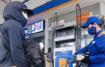 6,144 retail petroleum stores issue invoices after each sale