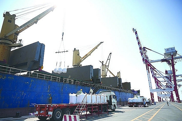 Shipment of 15,000 tons of plastic beads exported to Europe on the 6th of Tet at Long An International Port. Photo: B.L