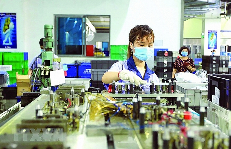 Producing electronic components at EVA Company in Vsip industrial park (Hai Phong). Photo: TTXVN