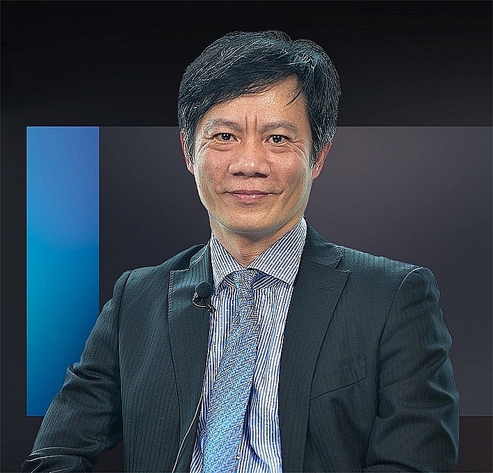Dr. Le Duy Binh, CEO of Vietnam Economica gives an interview.