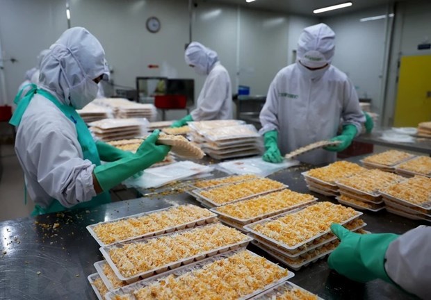 Shrimp producers, exporters earn big from deep processing hinh anh 2