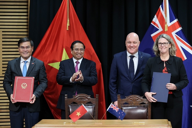 The Memorandum of Understanding on financial cooperation is signed in the presence of the Prime Ministers of the two countries.
