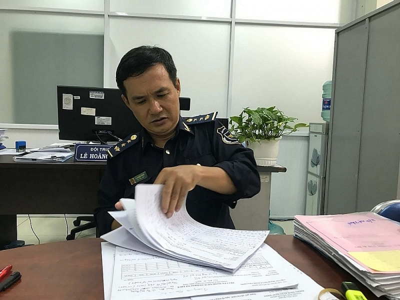 Tax debt recovery is regularly reviewed by HCM City Customs Department. Photo: T.H