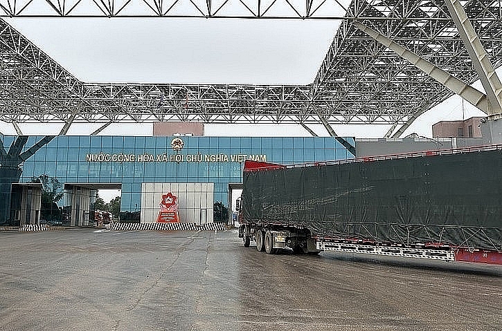 Import-export activities through Bac Luan II Bridge, Mong Cai City, Quang Ninh in early March 2024. Photo provided by Mong Cai Border Gate Customs Branch.