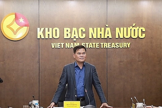 Deputy Minister of Finance Bui Van Khang works with the State Treasury. Photo: State Treasury
