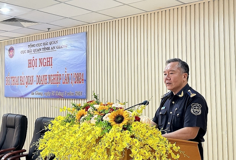 Director of An Giang Customs Department Nguyen Thanh Toan spoke at the opening of the dialogue conference. Photo: Nguyễn Vân