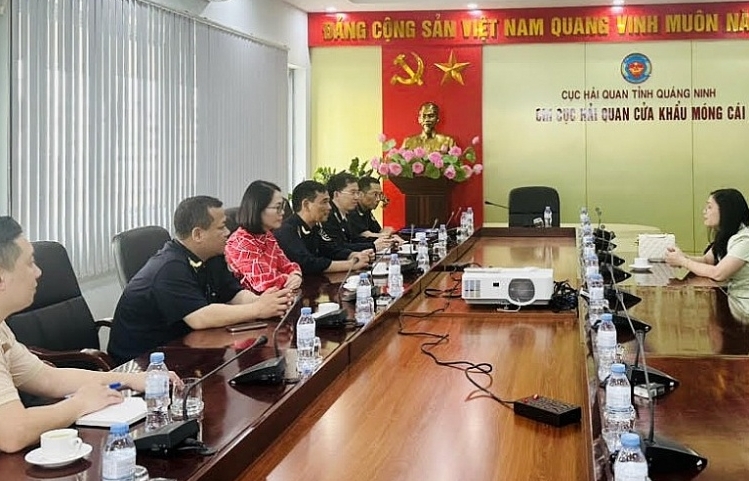 Mong Cai Customs innovates to support and accompany businesses