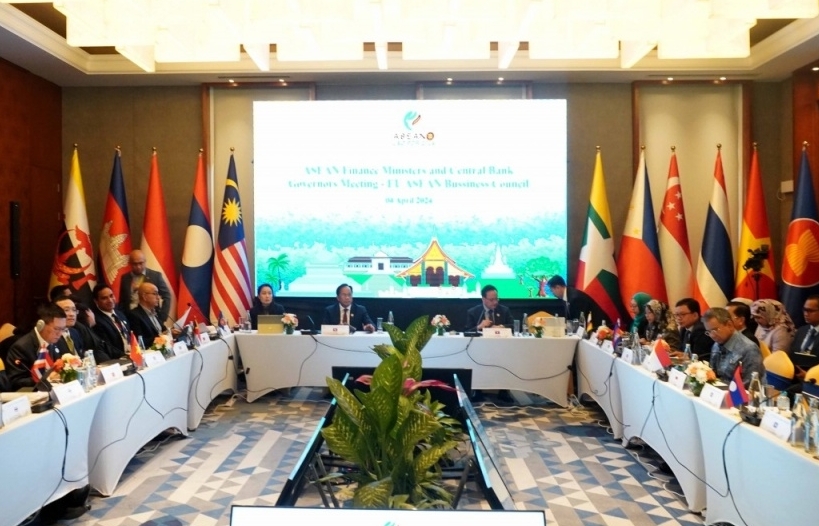 Minister of Finance Ho Duc Phoc joins ASEAN meetings