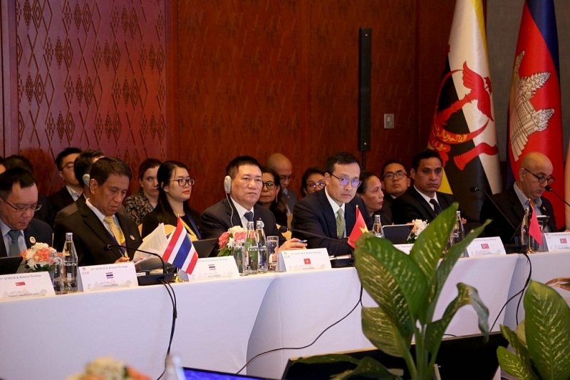 Vietnamese Minister of Finance Ho Duc Phoc speaks at the ASEAN Finance Ministers and Central Bank Governors Meeting with ABAC.