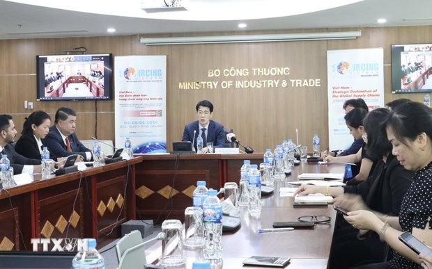 Vietnam transforming into new global manufacturing hub: experts hinh anh 1