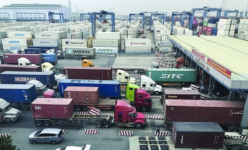 Goods entering and leaving Cat Lai port are monitored by a camera system. Photo T.H
