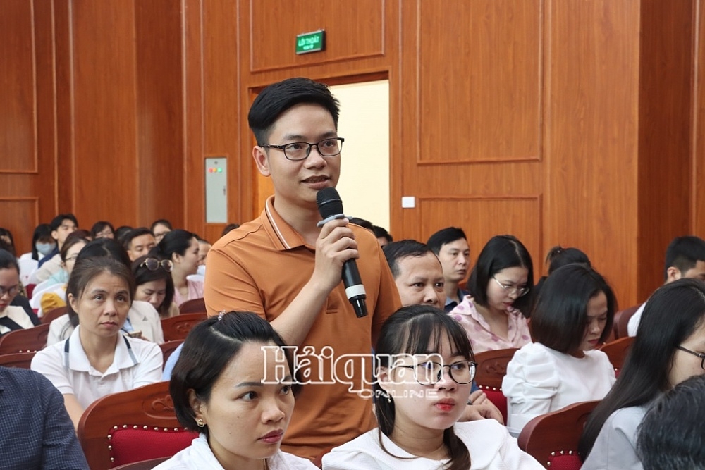 Ha Nam Ninh Customs Department holds Customs-Businessdialogues to remove problems for businesses