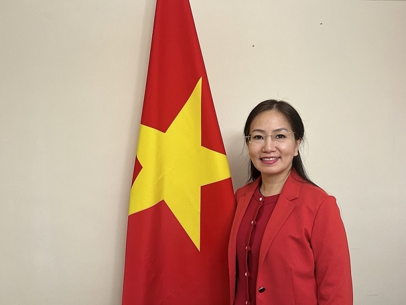 Bà Trần Thu Quỳnh, Tham tán thương mại, Thương vụ Việt Nam tại Canada.