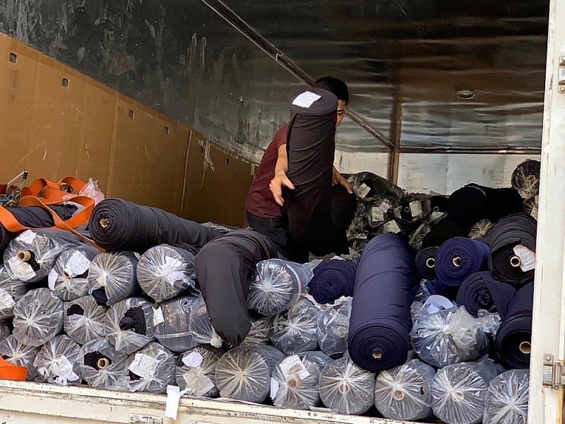 Violating processing materials were seized by the Anti-smuggling and Investigation Department – General department of Customs in coordination with Ho Chi Minh City Customs. Photo: T.H