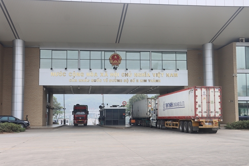 Import and export activities of goods through international land border gate No. II Kim Thanh, Lao Cai. Photo: T.Binh