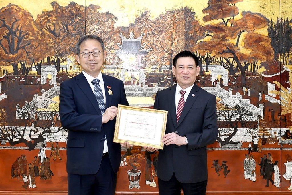 Minister of Finance Ho Duc Phoc receives Ambassador Extraordinary and Plenipotentiary of Japan to Vietnam