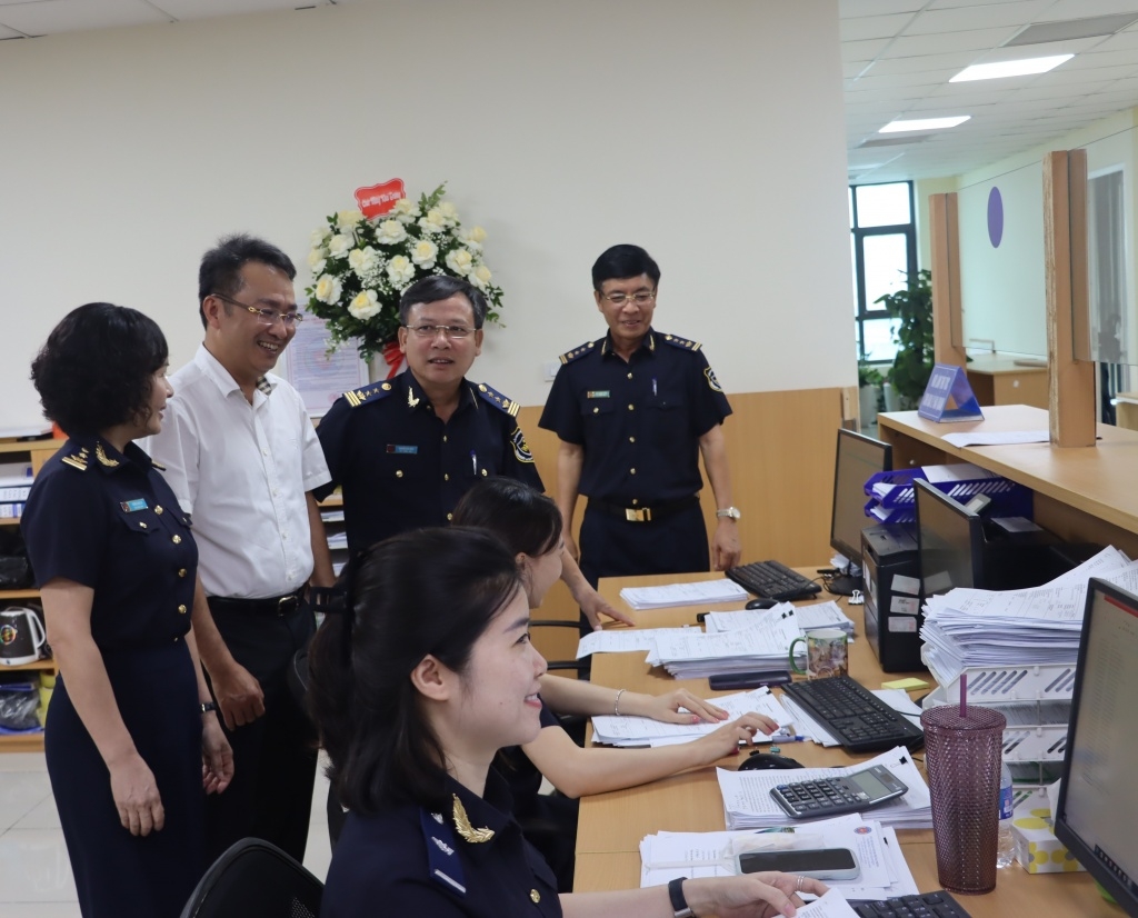 Zone 1st Hai Phong Seaport Customs Branch moves to new office