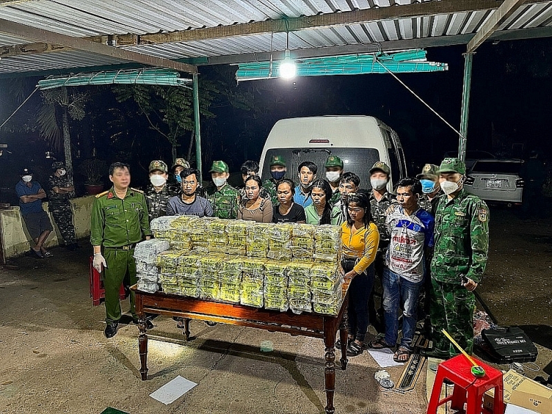 Competent authorities in Quang Tri coordinated to arrest a transnational drug trafficking network, seizing 100 kg of drug (March 30, 2024).