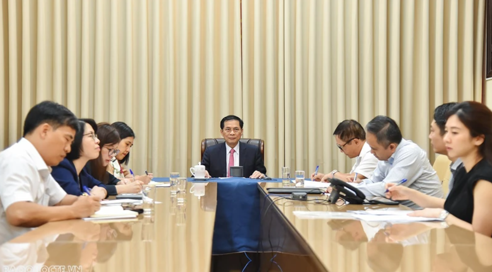 Foreign Minister Bui Thanh Son at the phone talks on May 10 (Photo: baoquocte)