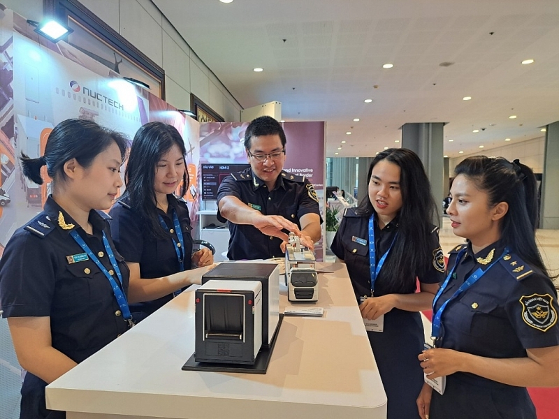 Vietnamese Customs officials attended at the 2023 Technology Conference and Exhibition of the World Customs Organization (WCO) held from October 10 to 12, 2023 in Hanoi. Photo: T.Bình