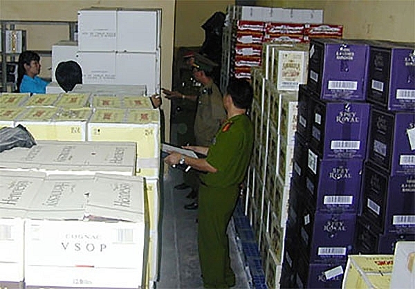 Authorities check smuggled goods at warehouse No. 2 of Saigon Port Duty Free Shop