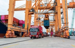 Hai Phong Port strengthen solutions to improve cargo handling capacity