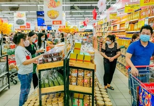People shop at a supermarket in Hanoi. (Photo: VNA)