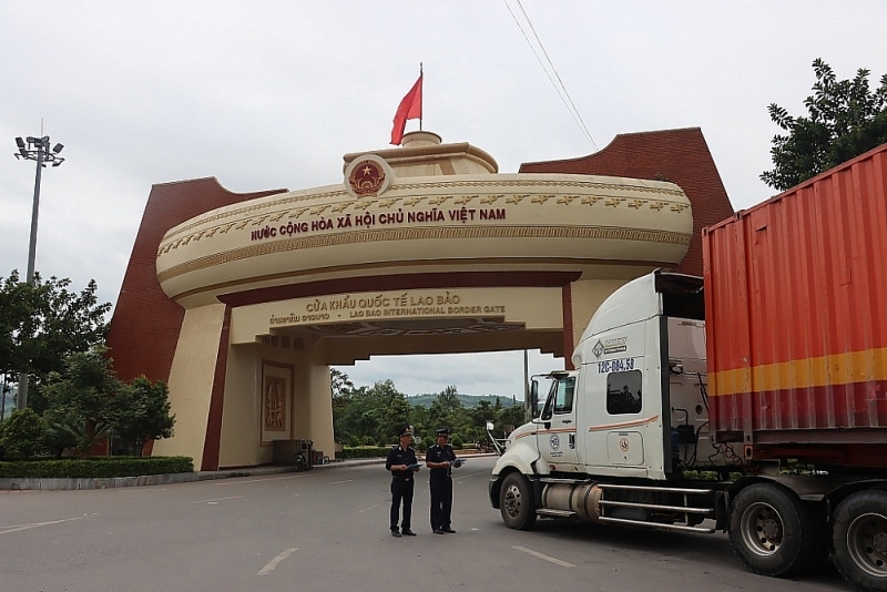 Import and export activities took place at Lao Bao Border Gate, Quang Tri province. Photo: Quang Hùng