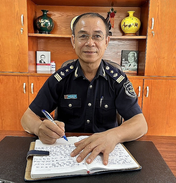 Mr. Nguyen Dinh Long, Deputy Director of Ha Tinh Customs Department