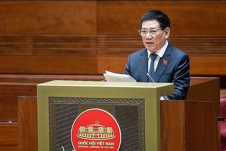 Authorized by the Prime Minister, Minister of Finance Ho Duc Phoc presents a report. Photo: VGP