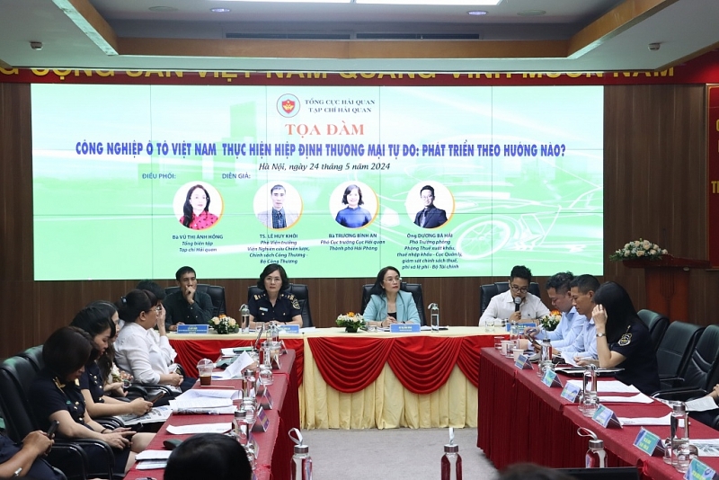                 Speakers discussed at the Seminar. Photo: Quang Hung