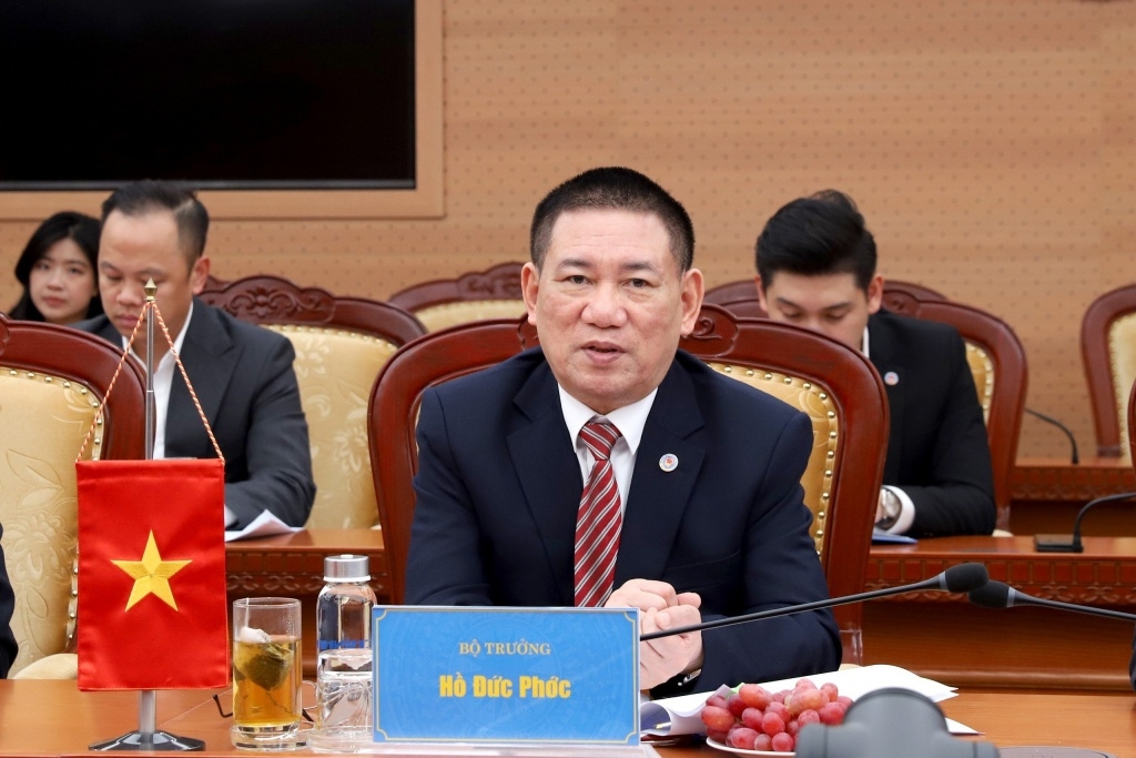 Finance Ministries of Vietnam and Laos promote comprehensive cooperation