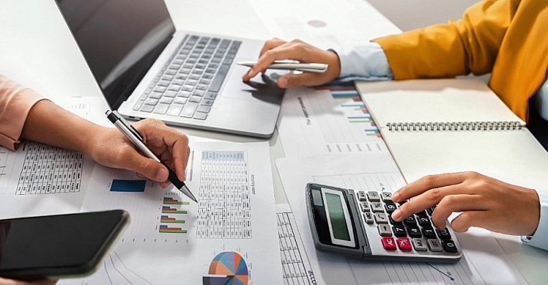 Technology helps the accounting industry increase efficiency and productivity. Photo: ST