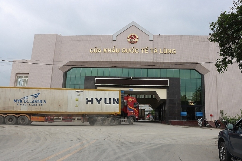 Import and export activities at Ta Lung International Border Gate (Cao Bang). Photo: T. Binh