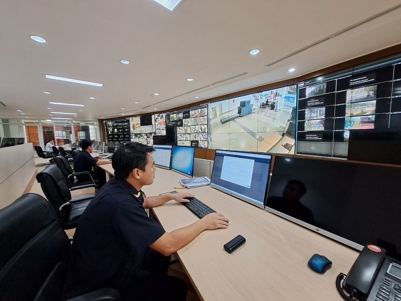 Operations at the Online Customs Supervision Unit (Anti-Smuggling Investigation Department, General Department of Customs). Photo: T.Binh.