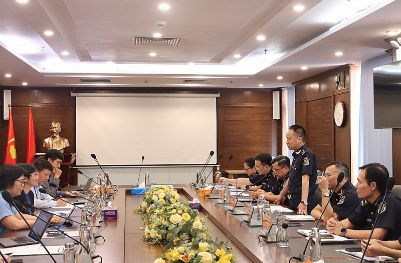 Deputy Director of Bac Ninh Customs Department Pham Chi Thanh speaks at the working session. Photo: Q.Hun