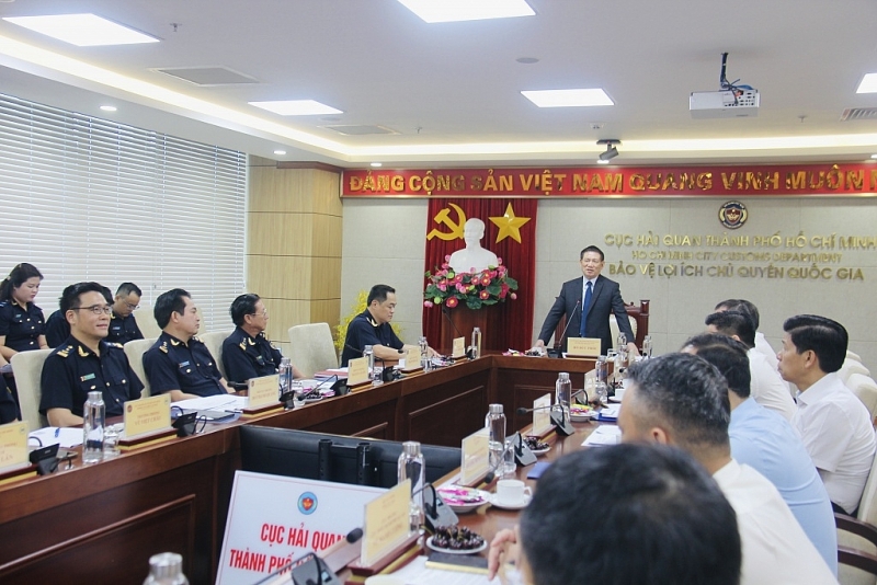 Minister Ho Duc Phoc give instructions at the working session. Photo: T.H