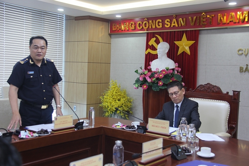 Director of Ho Chi Minh City Customs Department Nguyen Hoang Tuan reported on the results of the unit's tasks. Photo: T.H