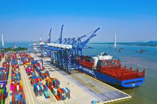 Lach Huyen International Port in Hai Phong is the first deep-water seaport of the key economic area in the north. (Photo: VNA)