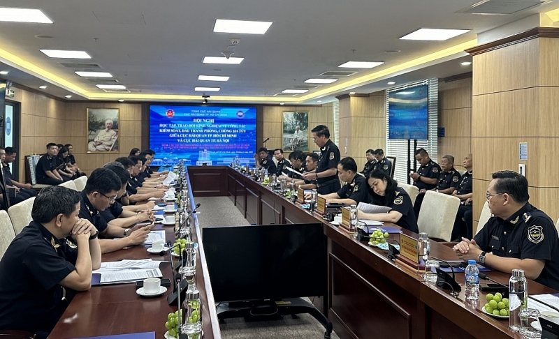 Hanoi and HCM City Customs shared experiences in anti-drugs