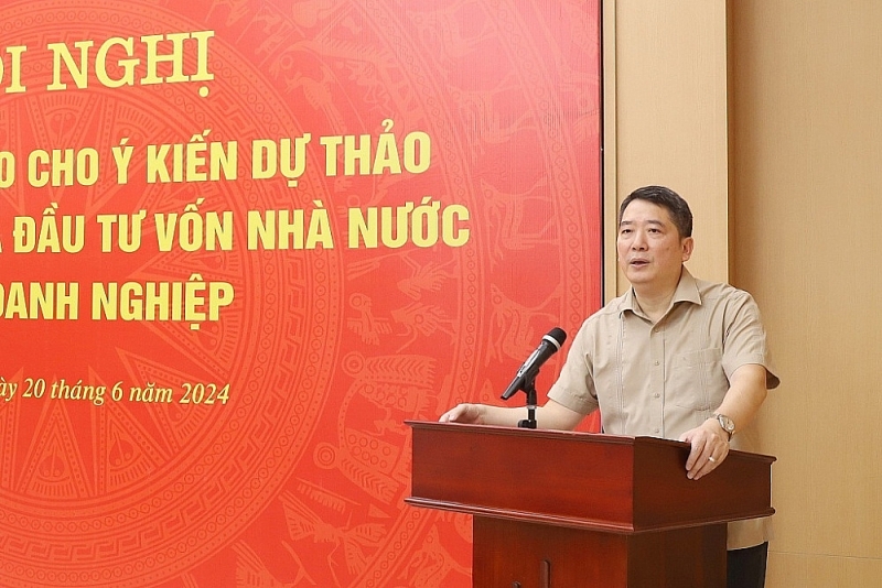 Deputy Minister of Finance Cao Anh Tuan, Standing Deputy Head of the Drafting Committee, made a speech