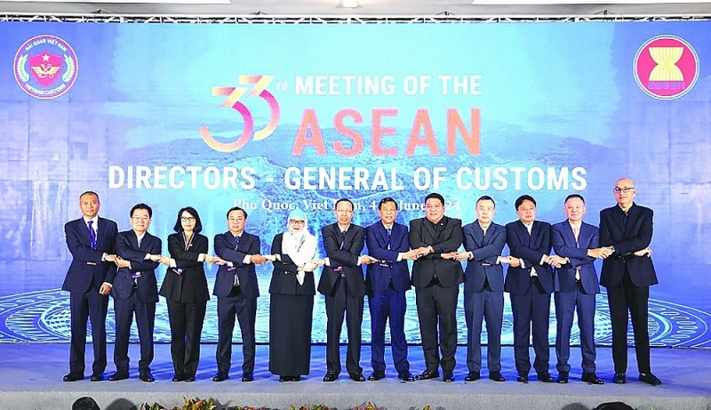 Representatives of countries attend the 33rd ASEAN Customs Directors-General Meeting. Photo: Tran Anh