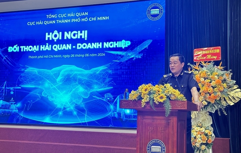 Director of HCM City Customs Department Nguyen Hoang Tuan spoke at the conference. Photo: T.H
